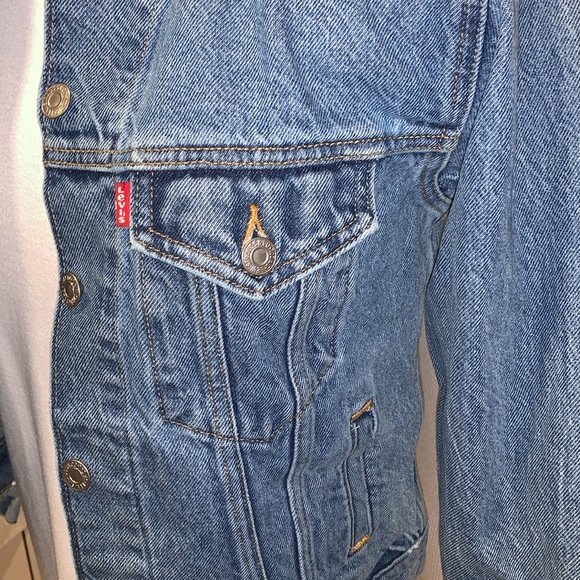 Women's Levi Jean Jacket - Picture 4 of 6